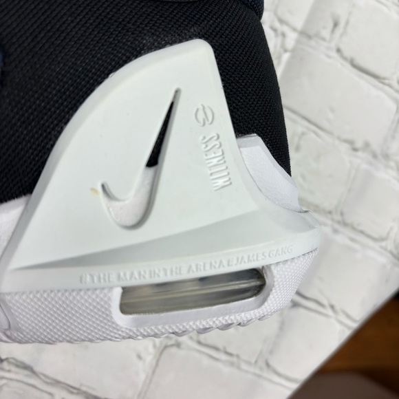 NWOBox Nike LeBron Witness VI basketball shoes kids size 4.5 = Women’s size 6 - Picture 4 of 7